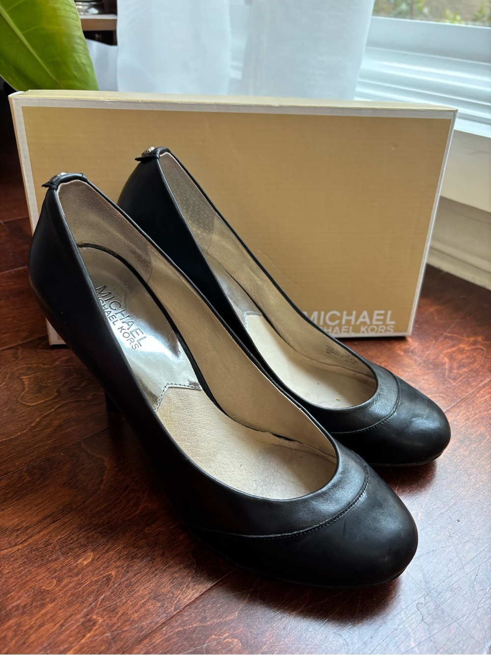 Michael Kors Black Leather Round-Toe Women's Pumps